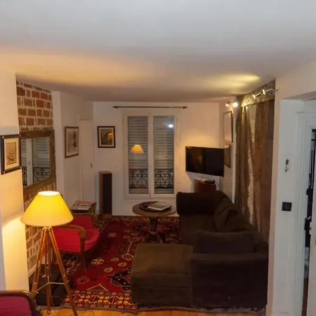 Very French Two Bedroom In The Heart Of * Paris