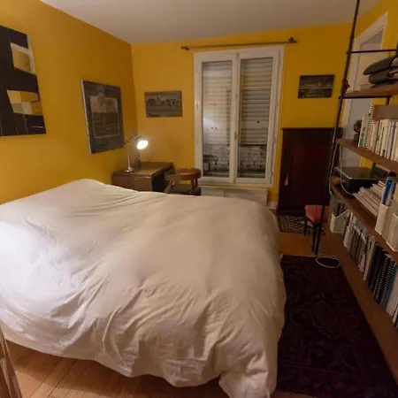 Very French Two Bedroom In The Heart Of