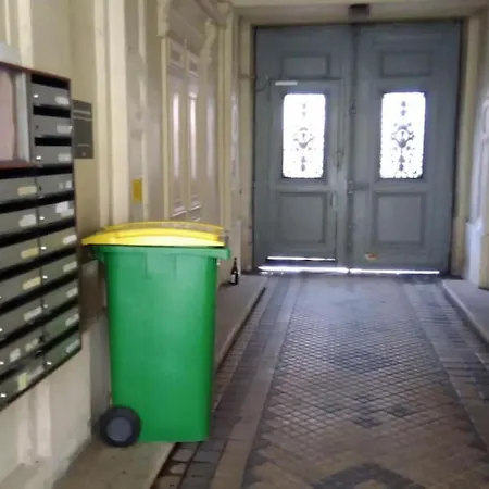 Apartament Very French Two Bedroom In The Heart Of Paryż