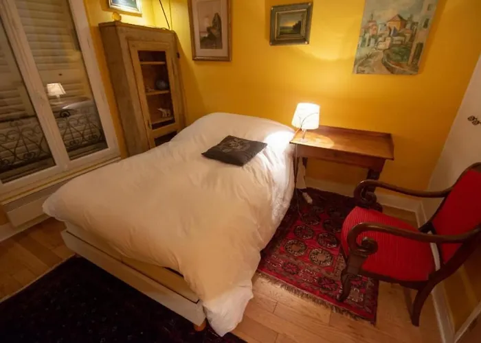 Very French Two Bedroom In The Heart Of Apartamento