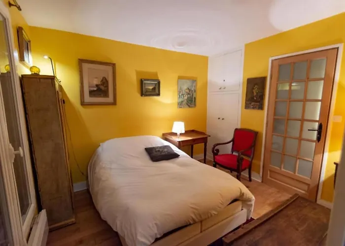 Very French Two Bedroom In The Heart Of Apartamento